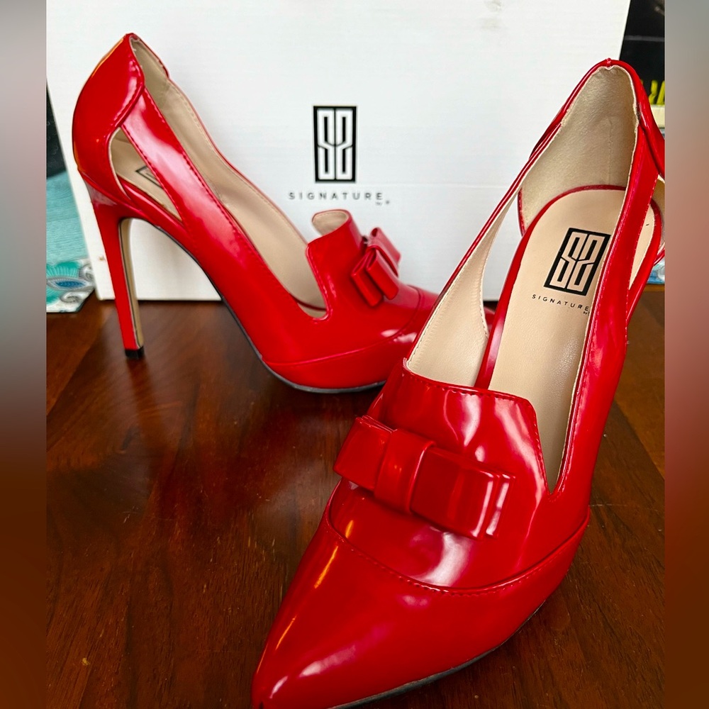 Red Bow Pumps
